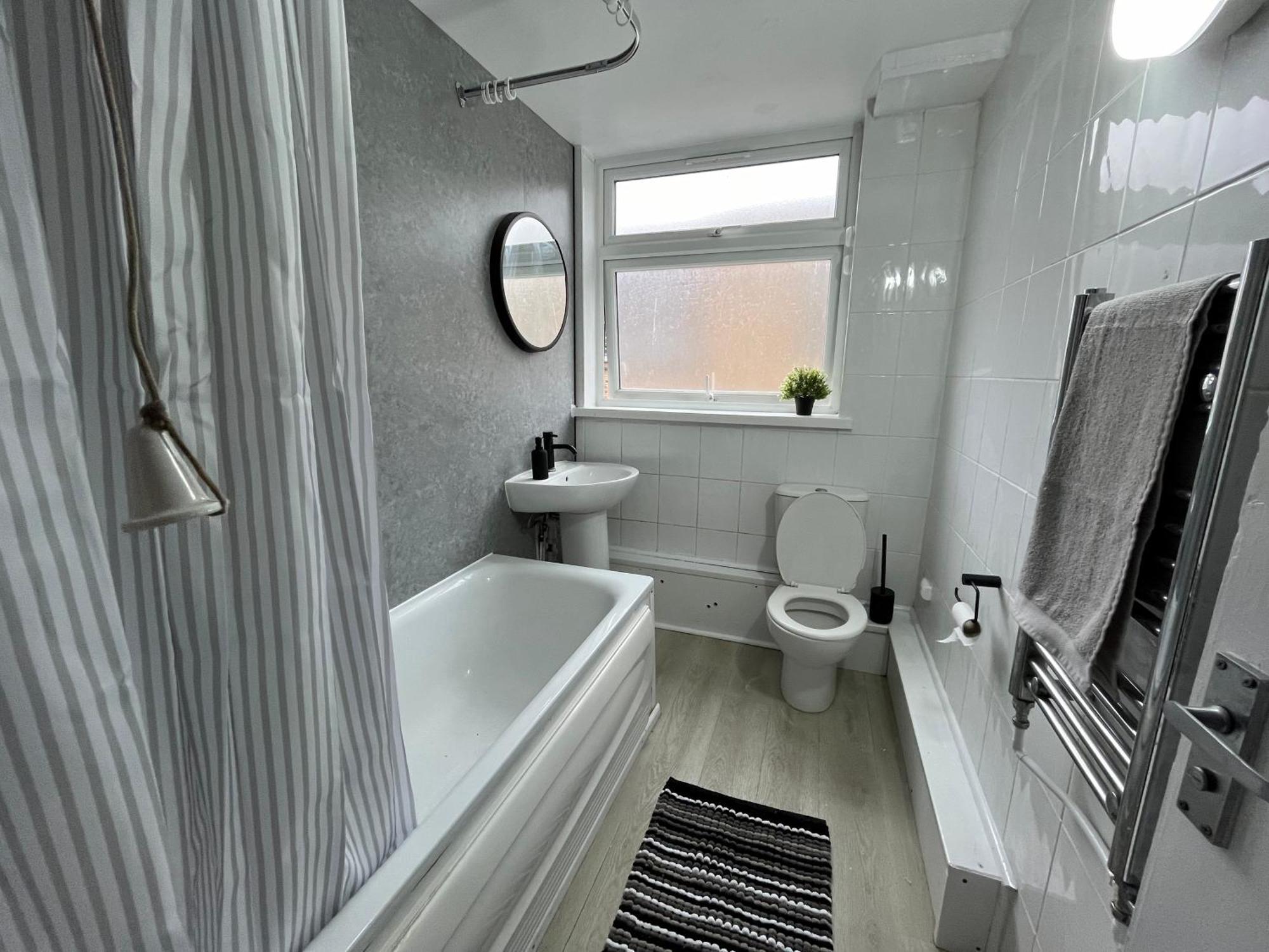 2 - Private Double In 4 Bed Flat Проживание в семье Лондон